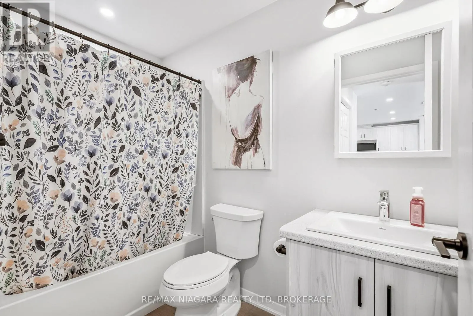 405 - 3998 VICTORIA AVENUE #405