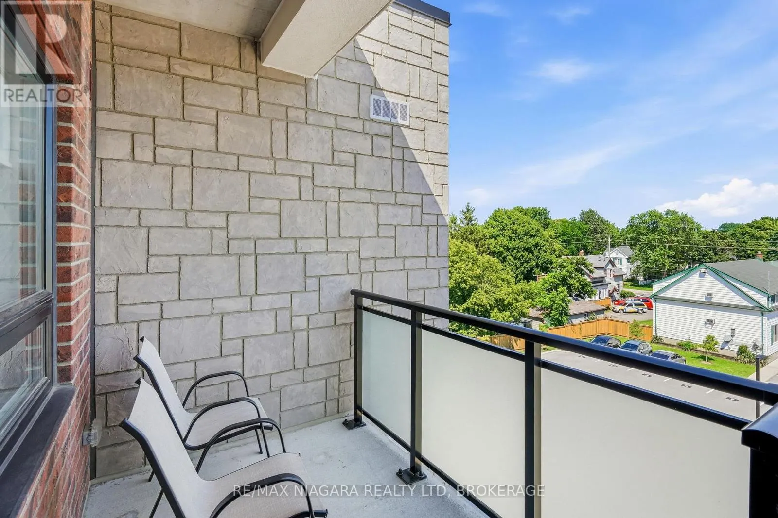 405 - 3998 VICTORIA AVENUE #405