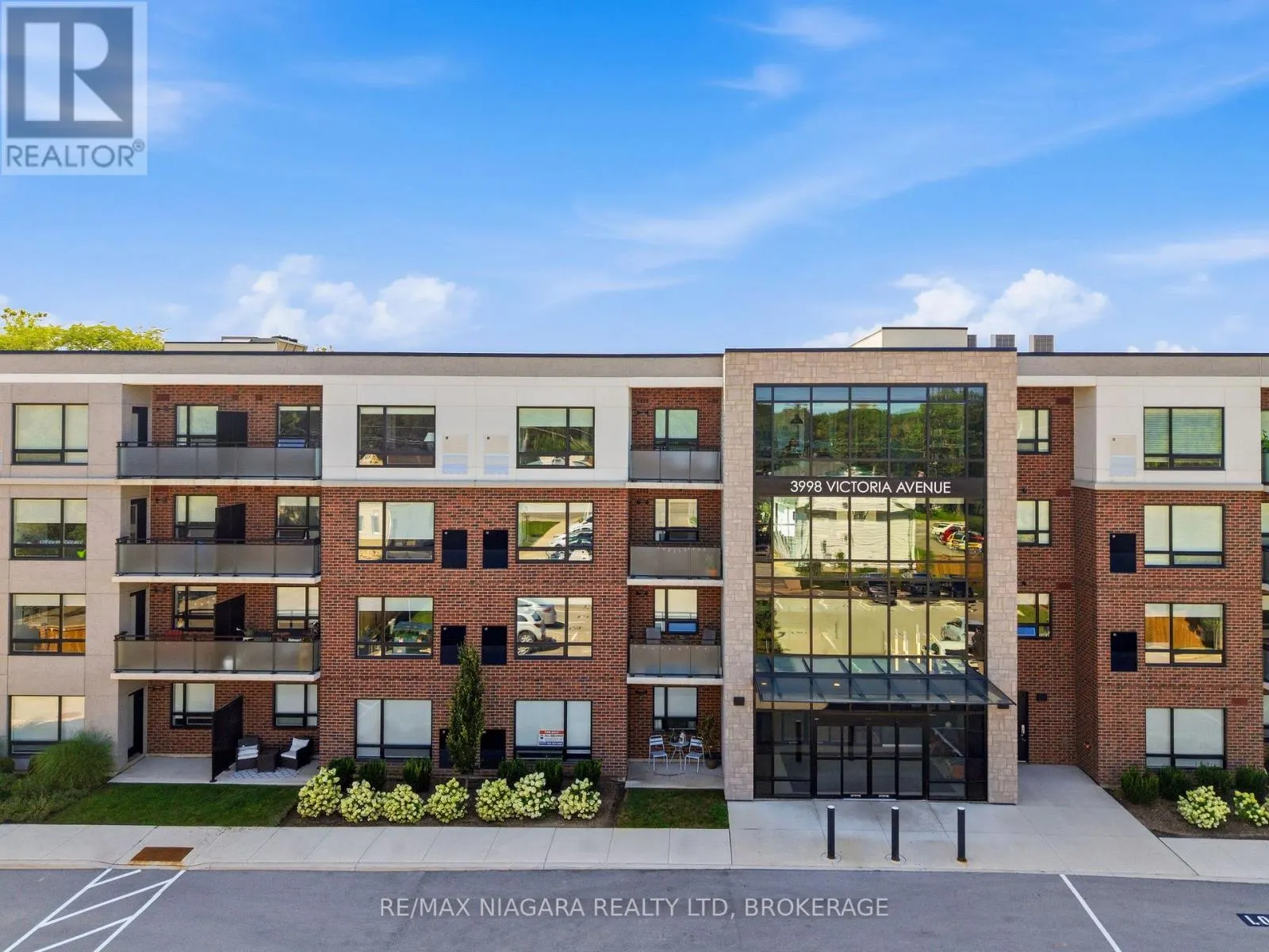 405 - 3998 VICTORIA AVENUE #405