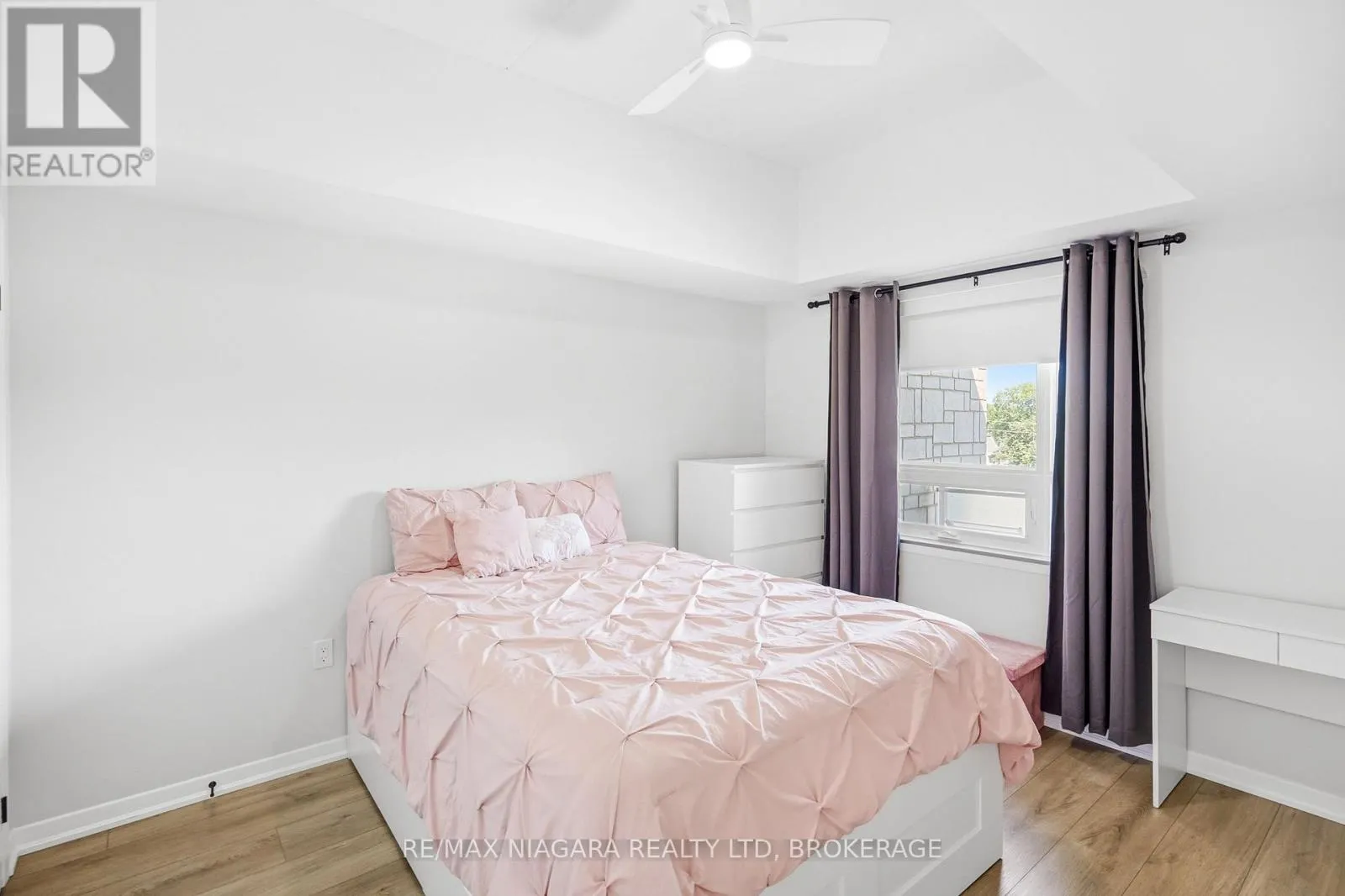 405 - 3998 VICTORIA AVENUE #405