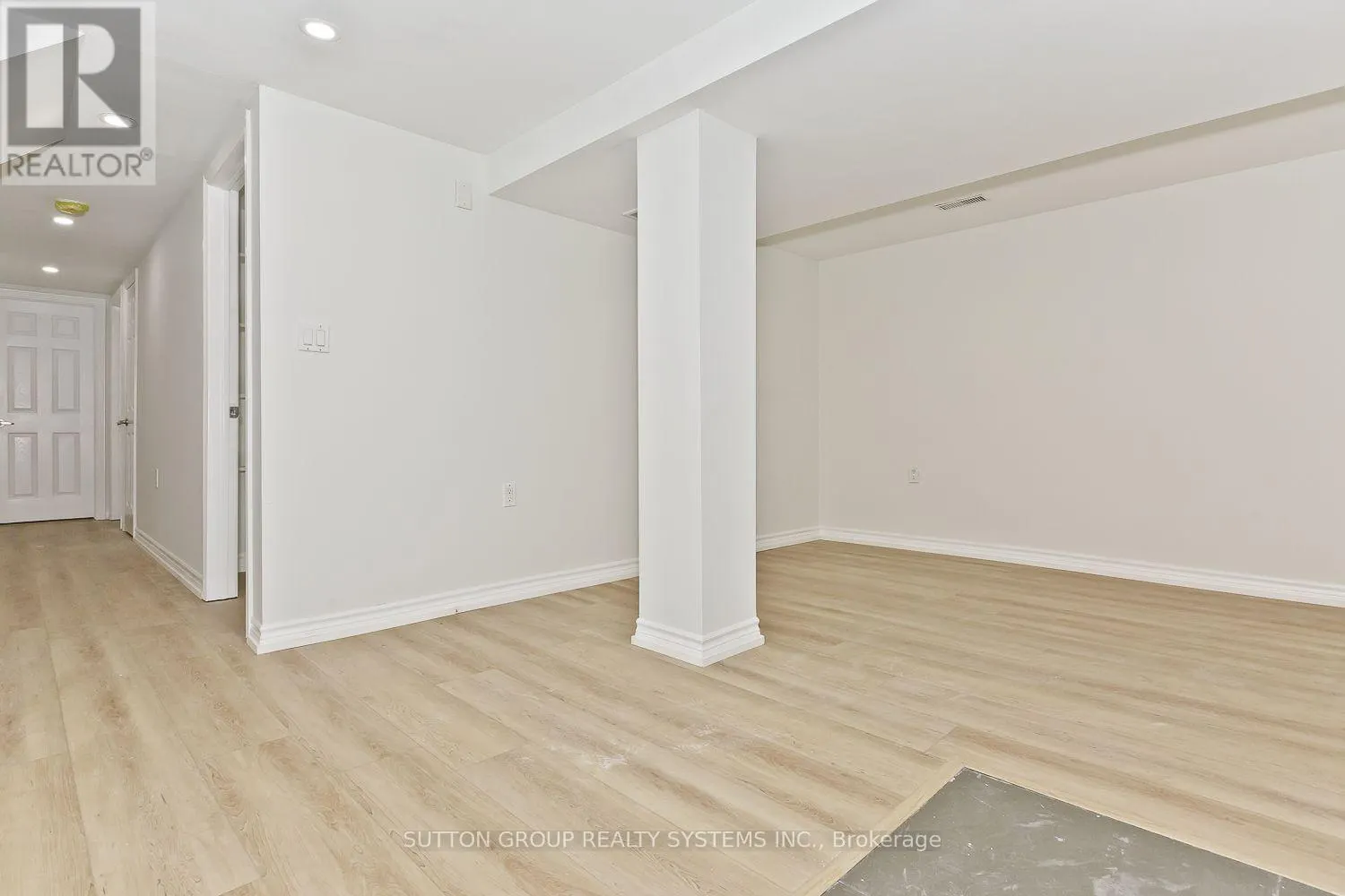 (BASEMENT) 40 JACOBSON AVENUE