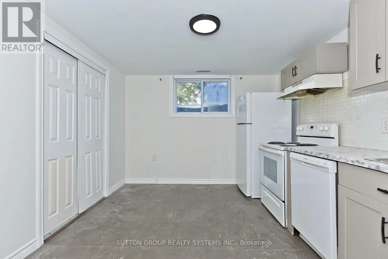(BASEMENT) 40 JACOBSON AVENUE