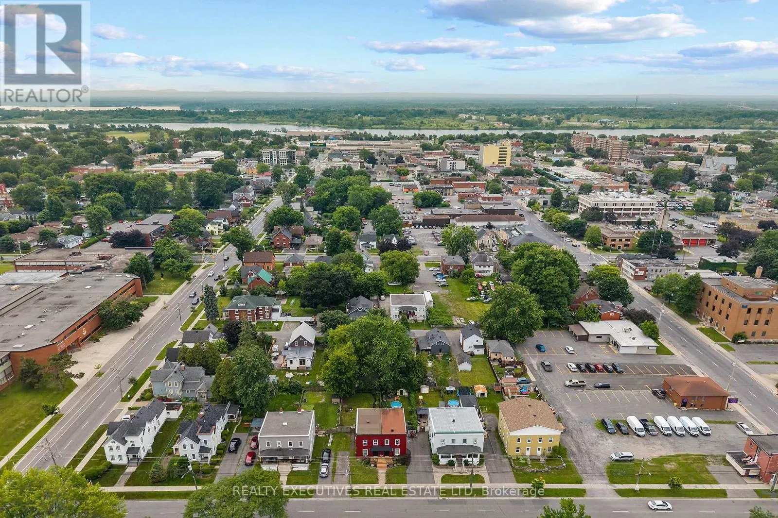 28 5TH STREET E
