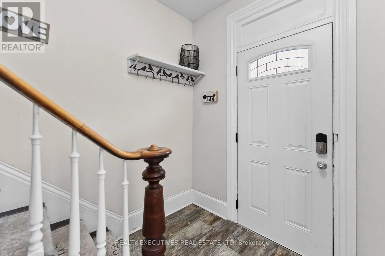 28 5TH STREET E