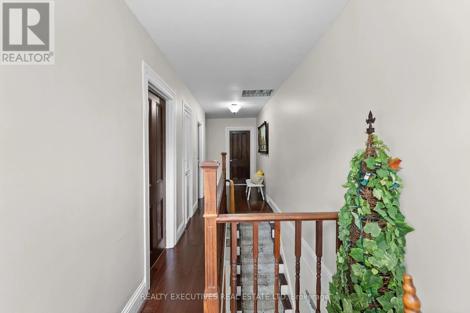 28 5TH STREET E