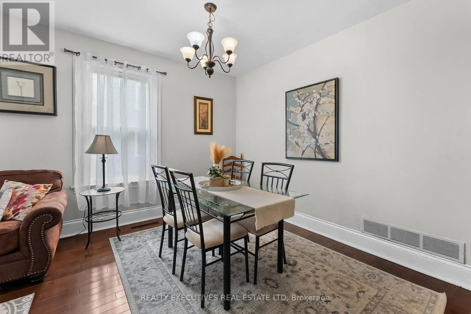 28 5TH STREET E