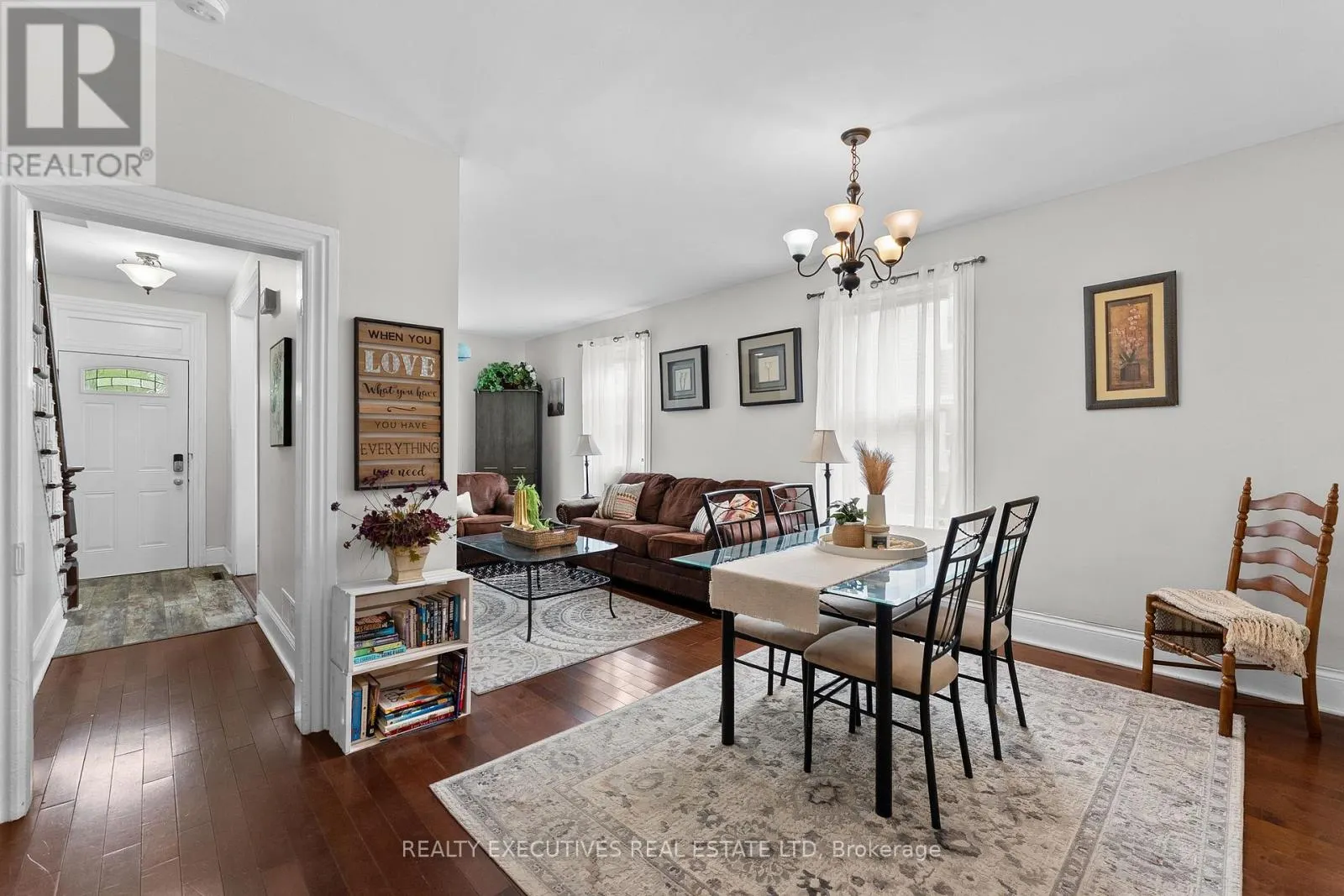 28 5TH STREET E