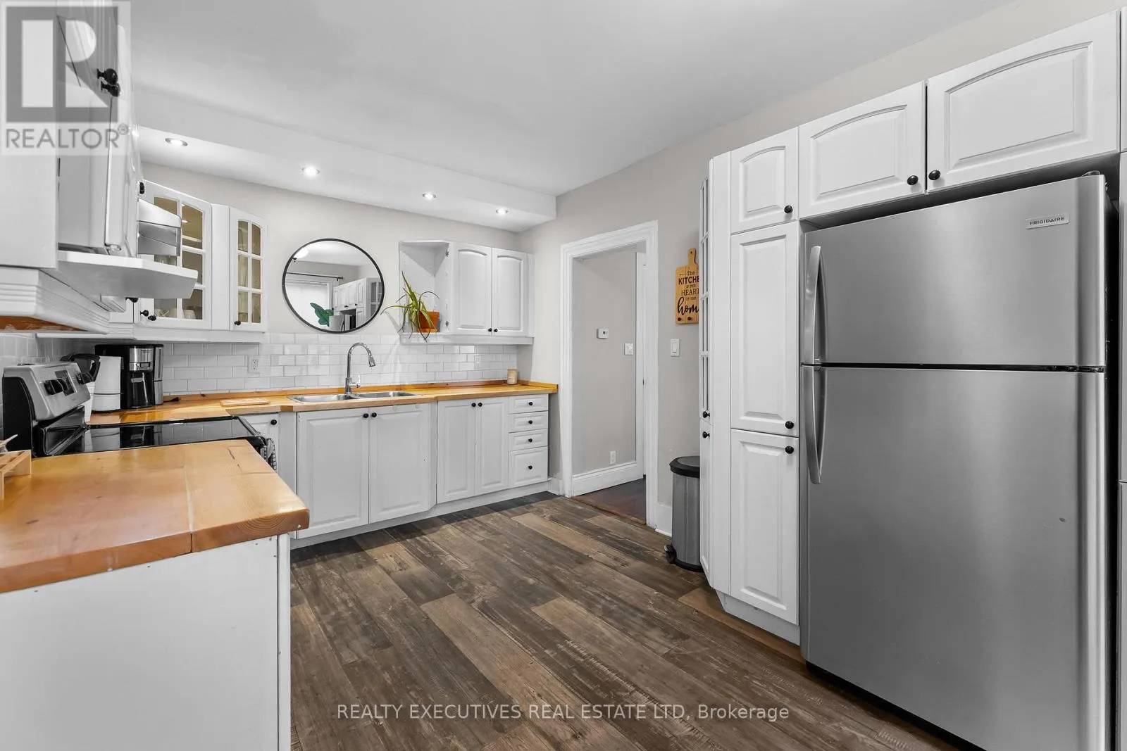 28 5TH STREET E