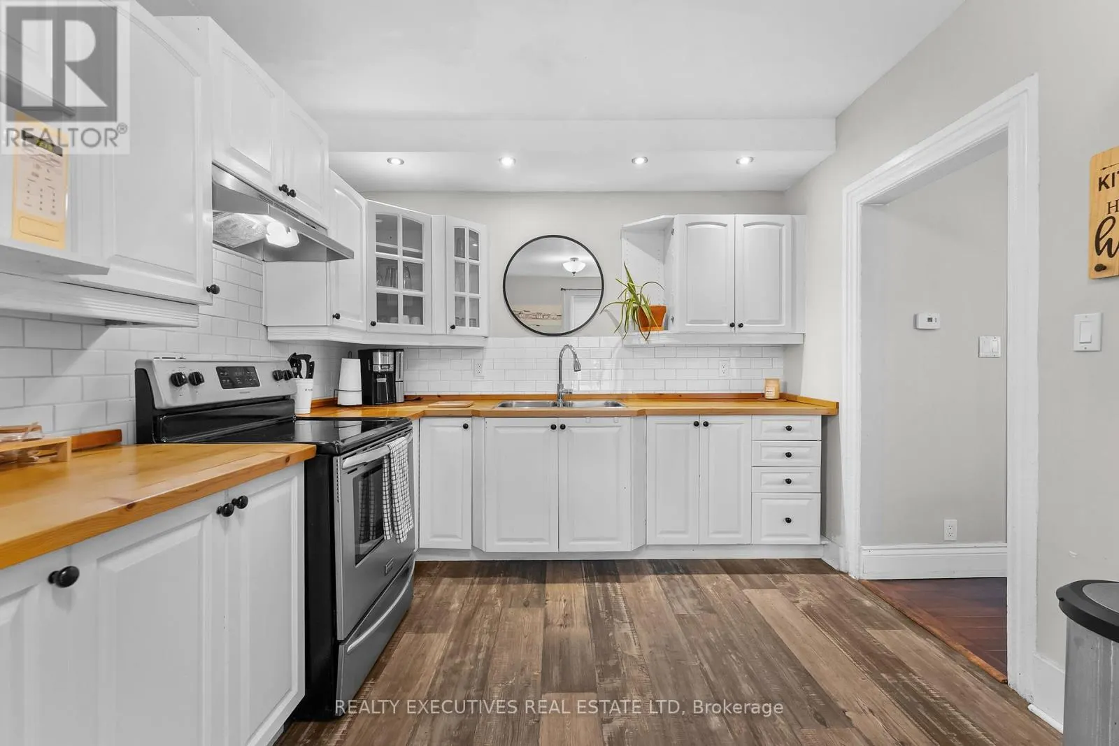 28 5TH STREET E