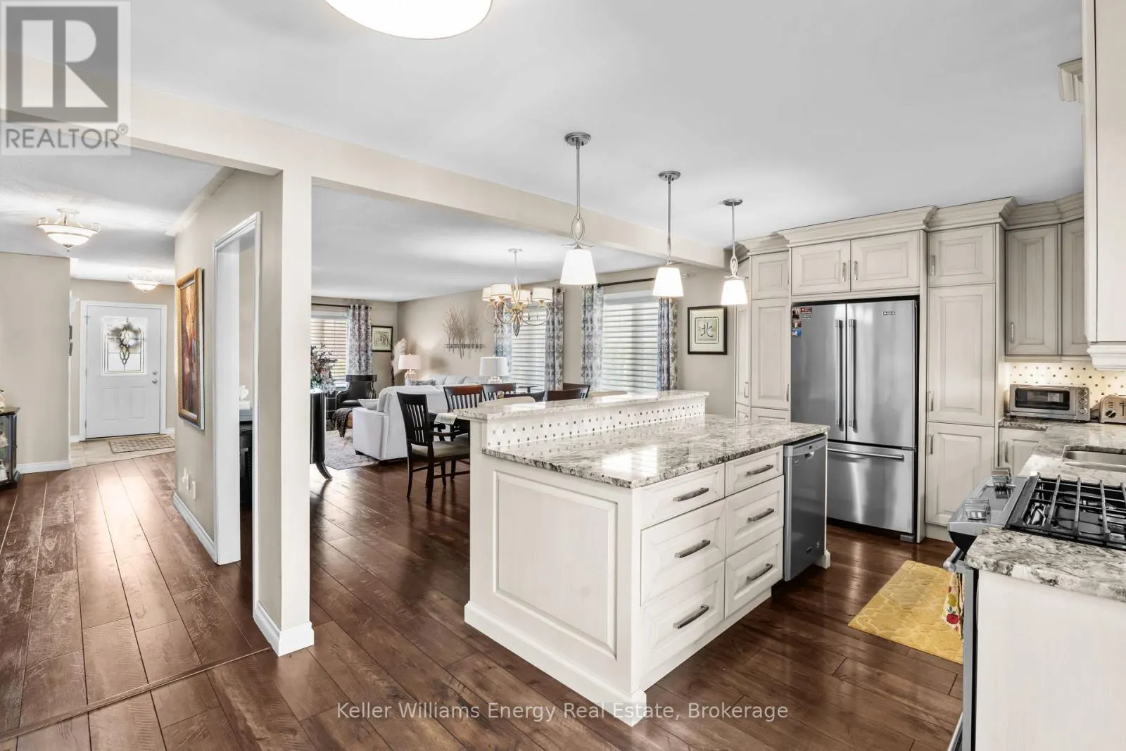 18 APPLEWOOD DRIVE