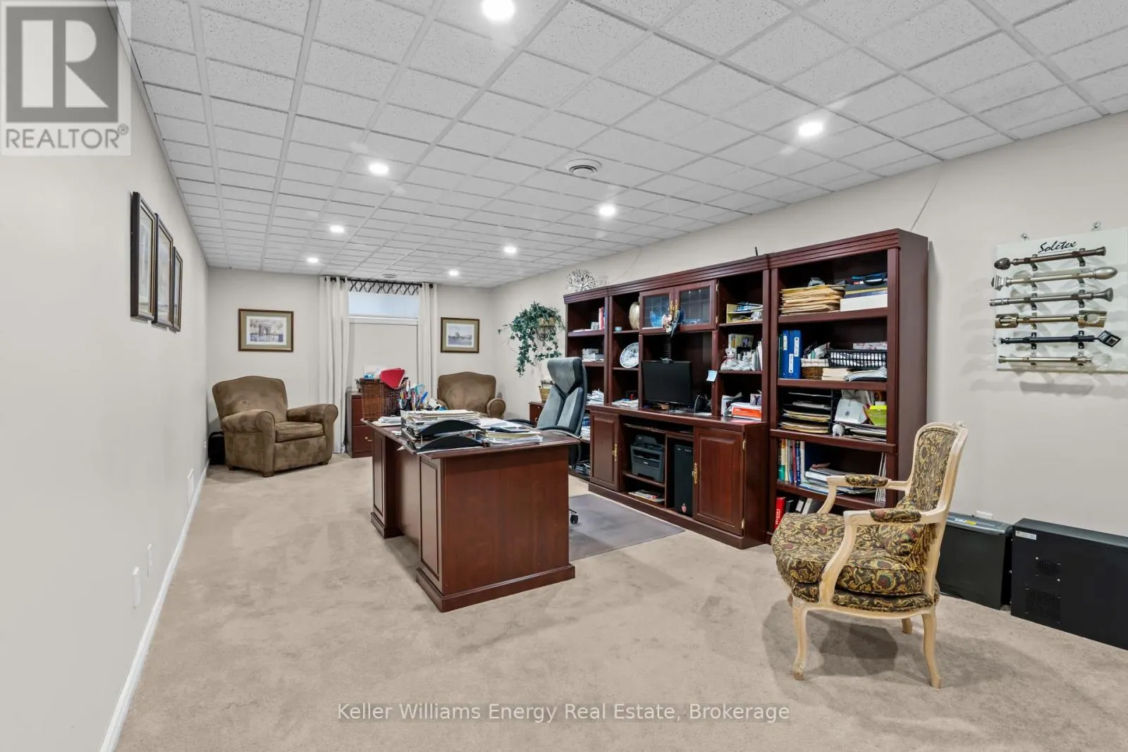 18 APPLEWOOD DRIVE
