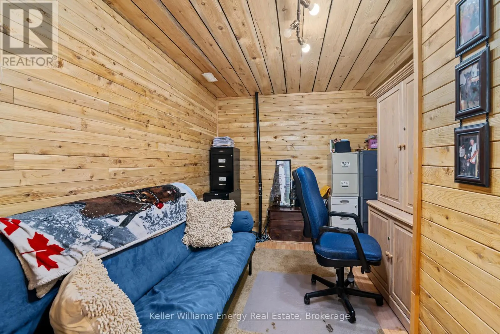 18 APPLEWOOD DRIVE