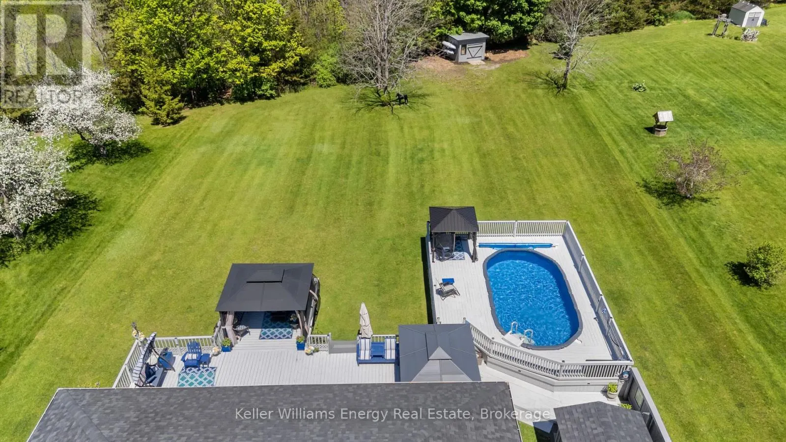 18 APPLEWOOD DRIVE