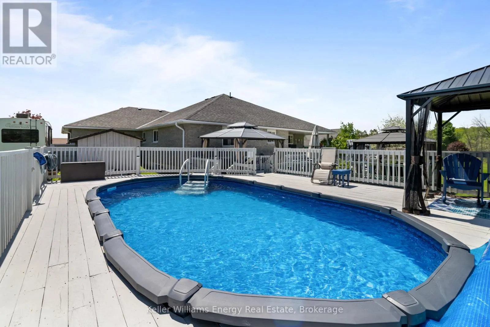 18 APPLEWOOD DRIVE