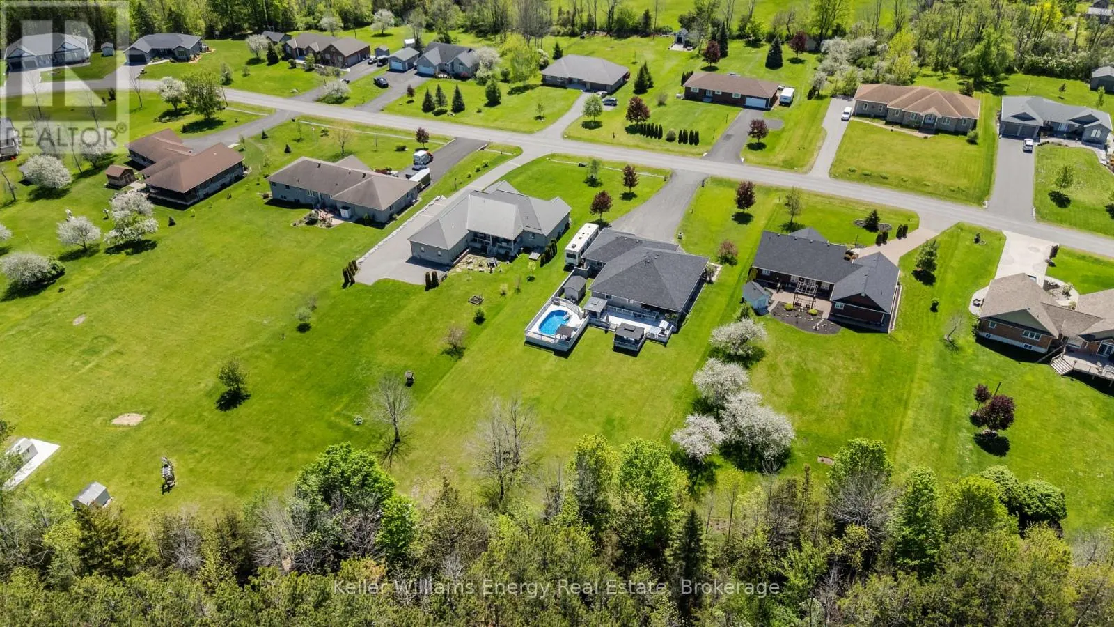 18 APPLEWOOD DRIVE