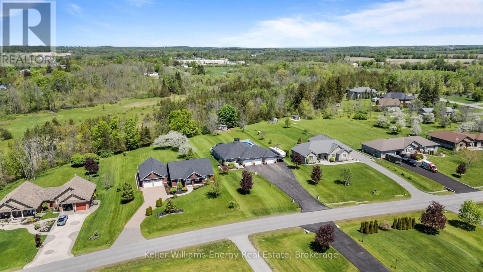 18 APPLEWOOD DRIVE