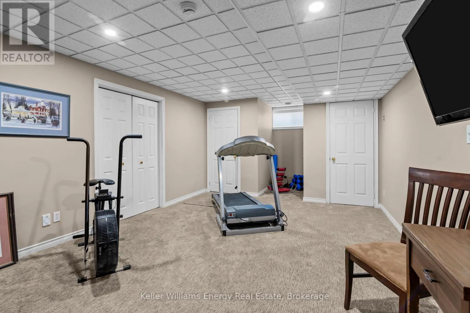 18 APPLEWOOD DRIVE