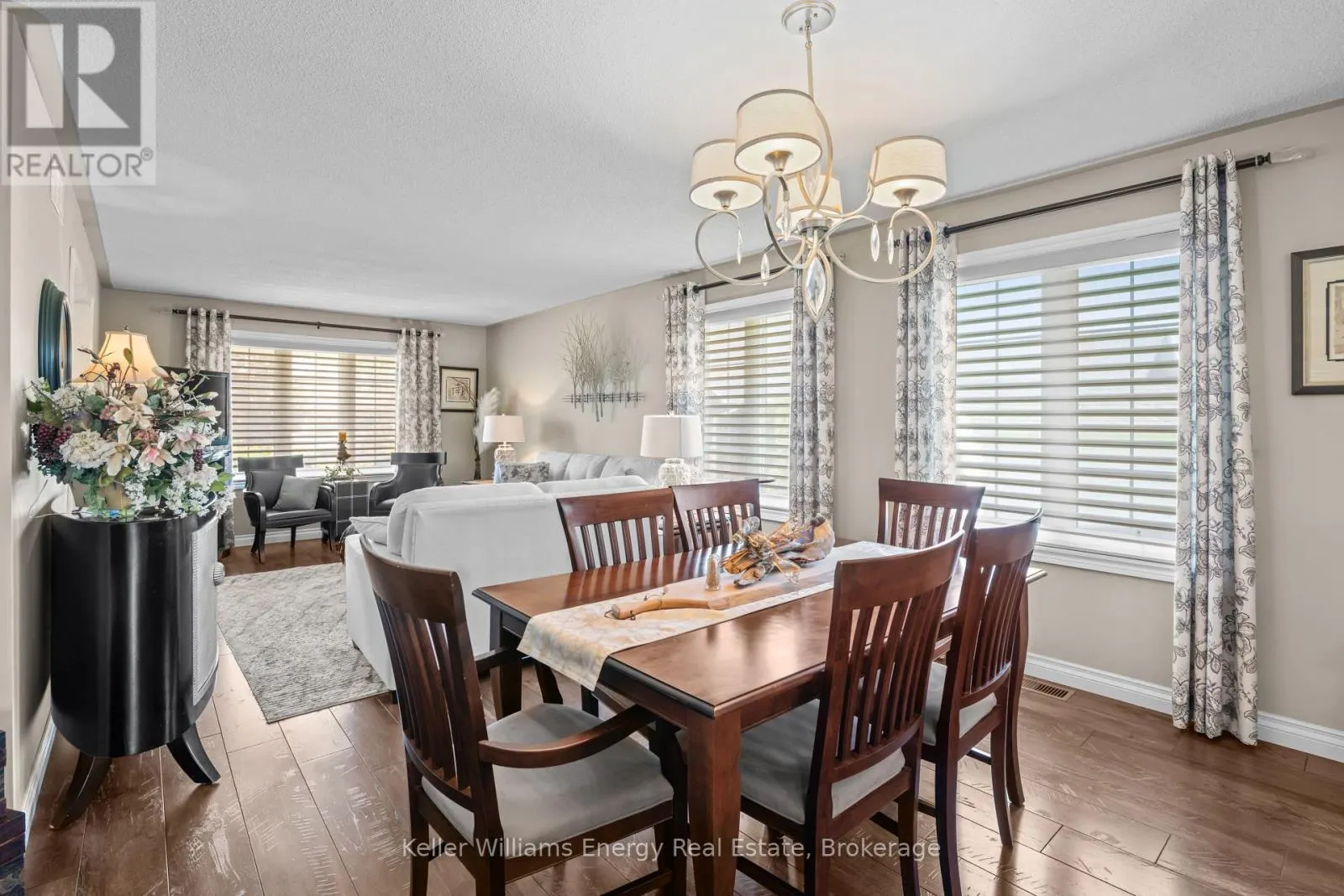 18 APPLEWOOD DRIVE