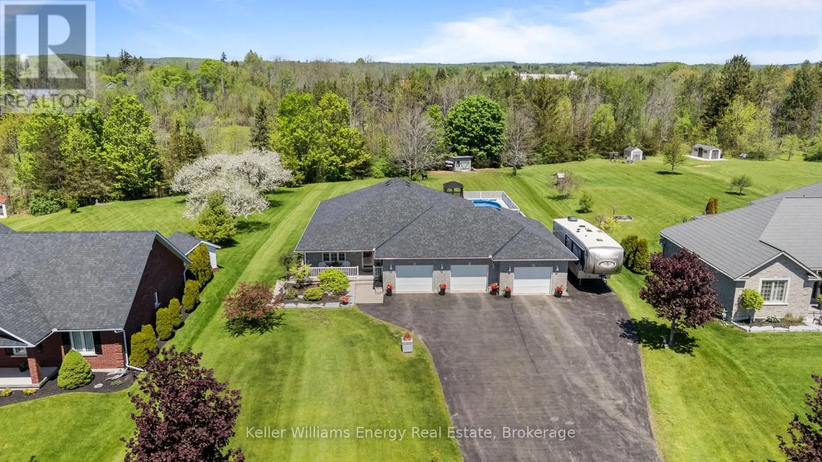 18 APPLEWOOD DRIVE