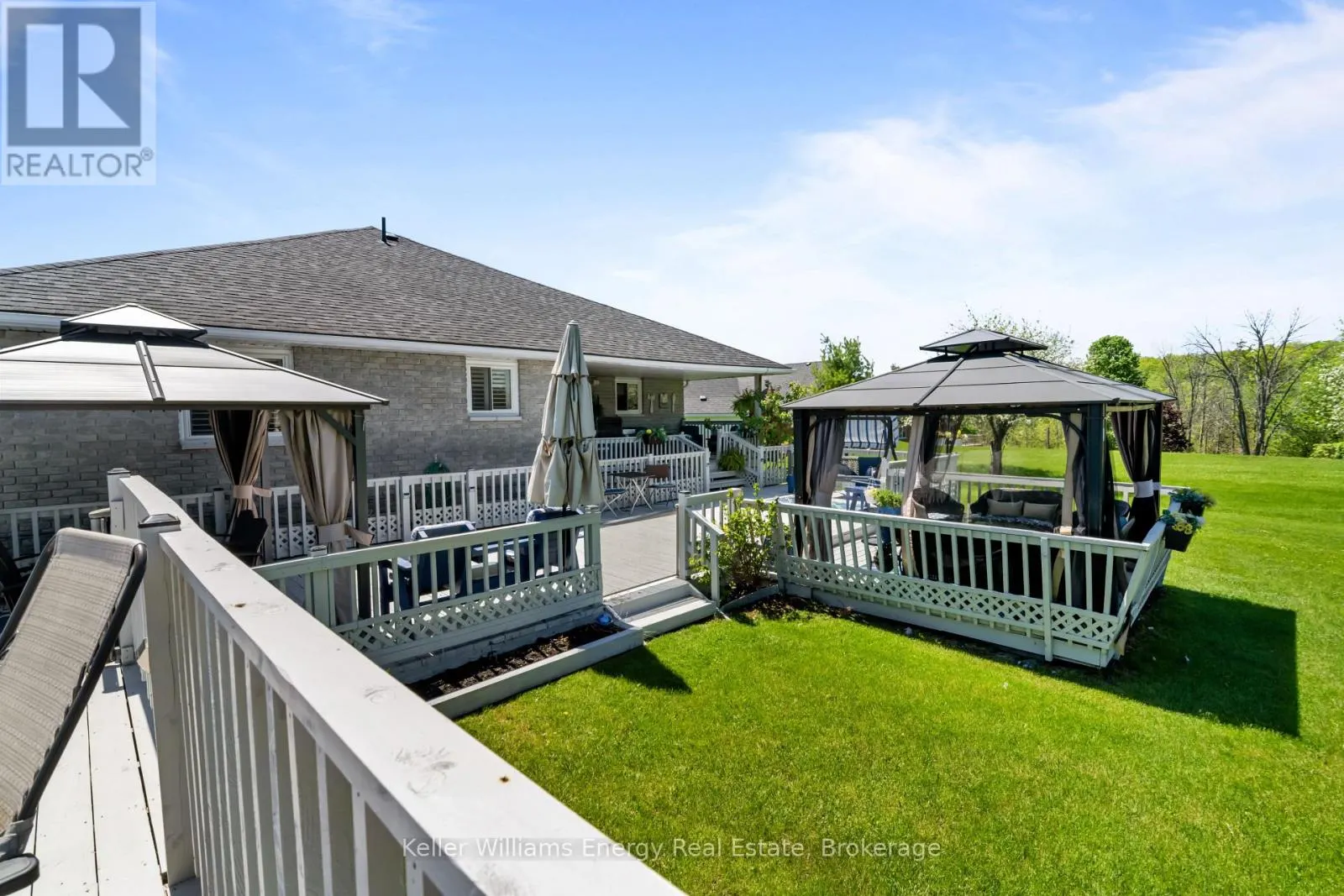 18 APPLEWOOD DRIVE
