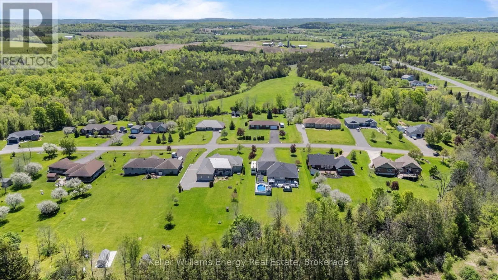 18 APPLEWOOD DRIVE