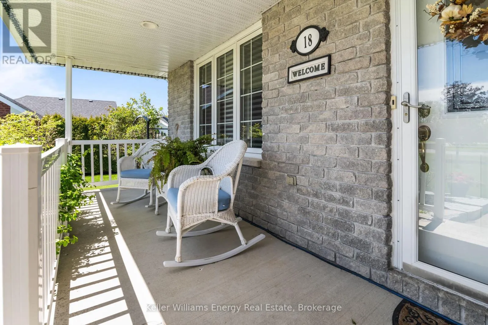 18 APPLEWOOD DRIVE