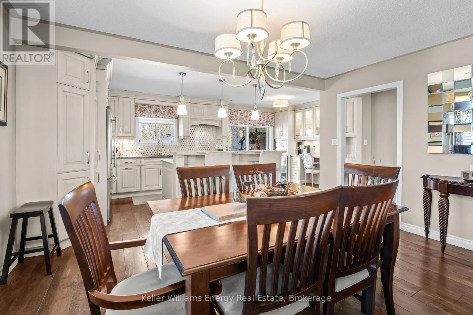 18 APPLEWOOD DRIVE