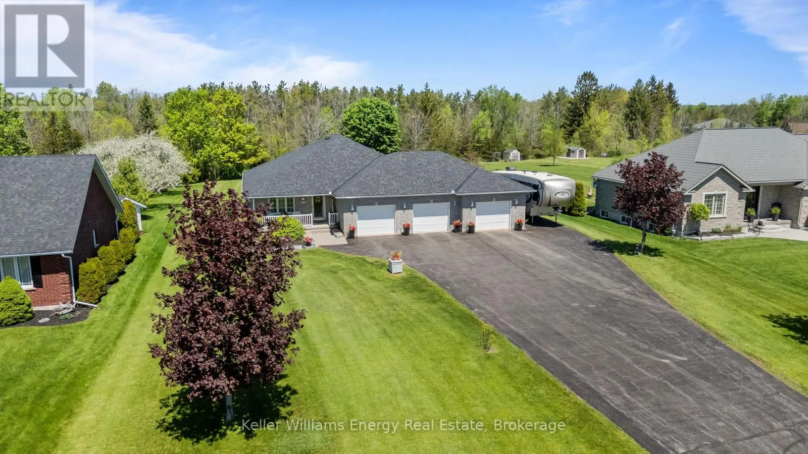 18 APPLEWOOD DRIVE