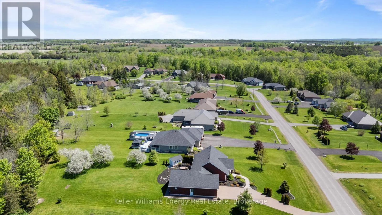 18 APPLEWOOD DRIVE
