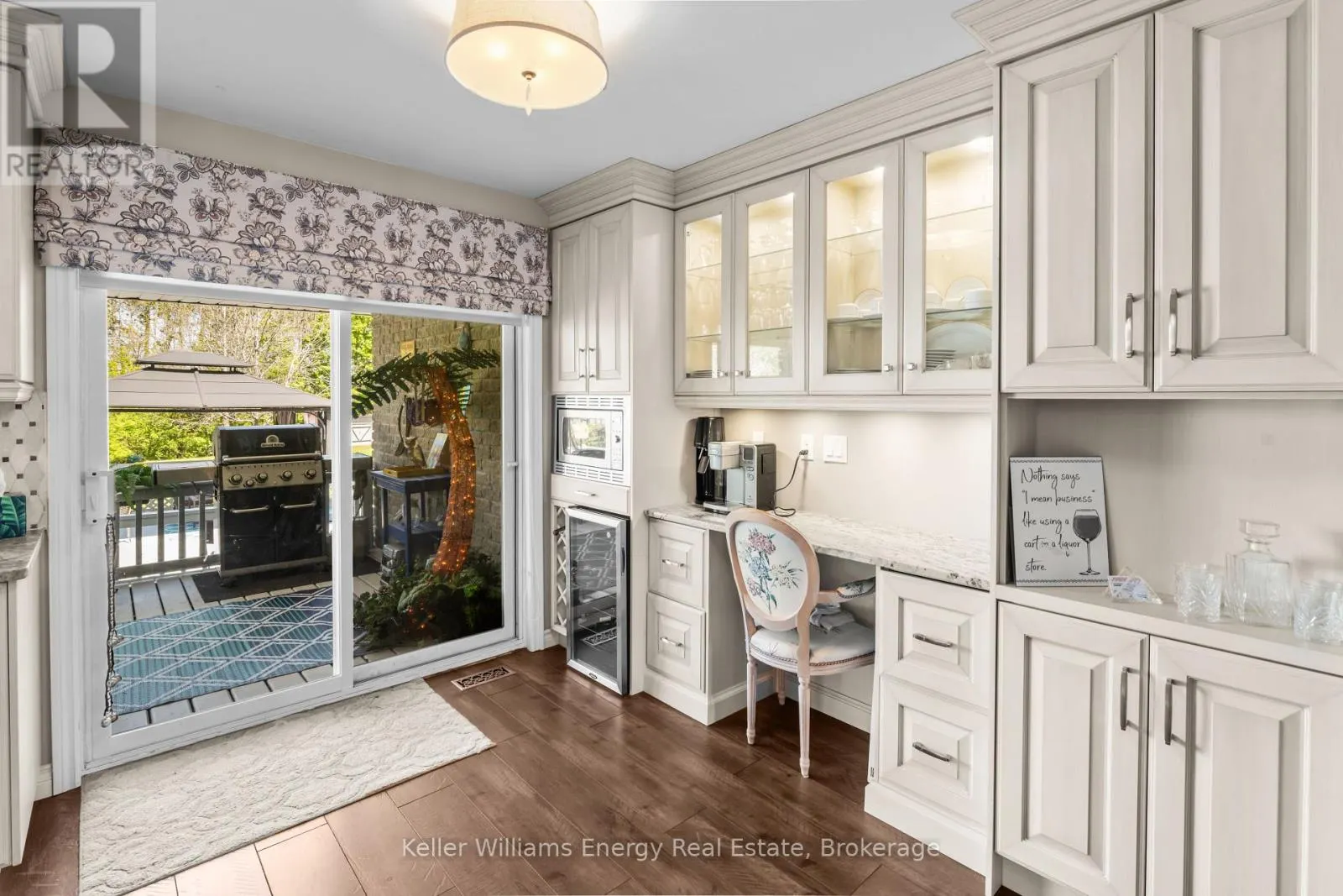 18 APPLEWOOD DRIVE