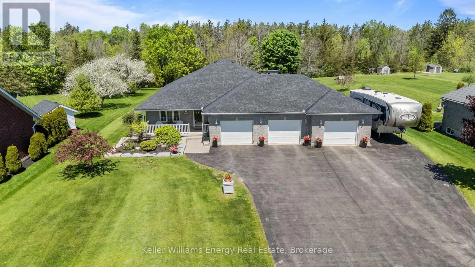 18 APPLEWOOD DRIVE