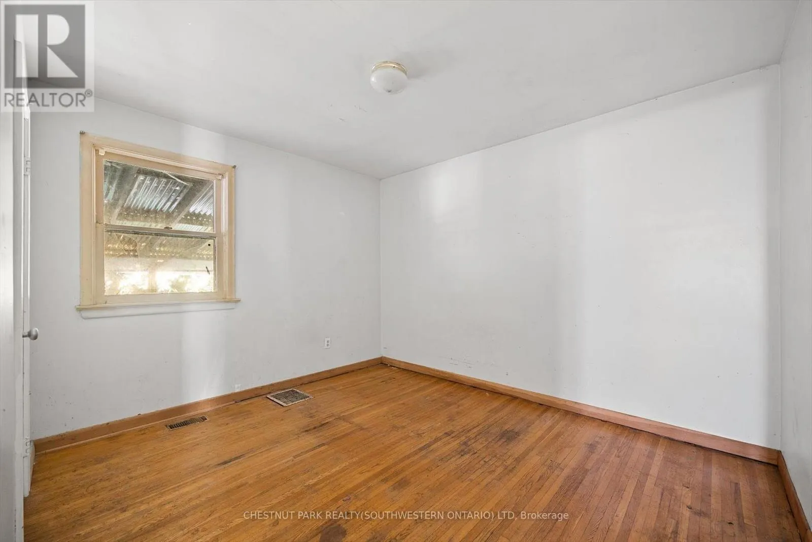 2 LINCOLN CRESCENT