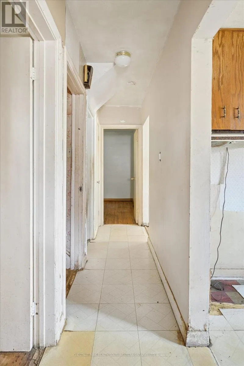 2 LINCOLN CRESCENT