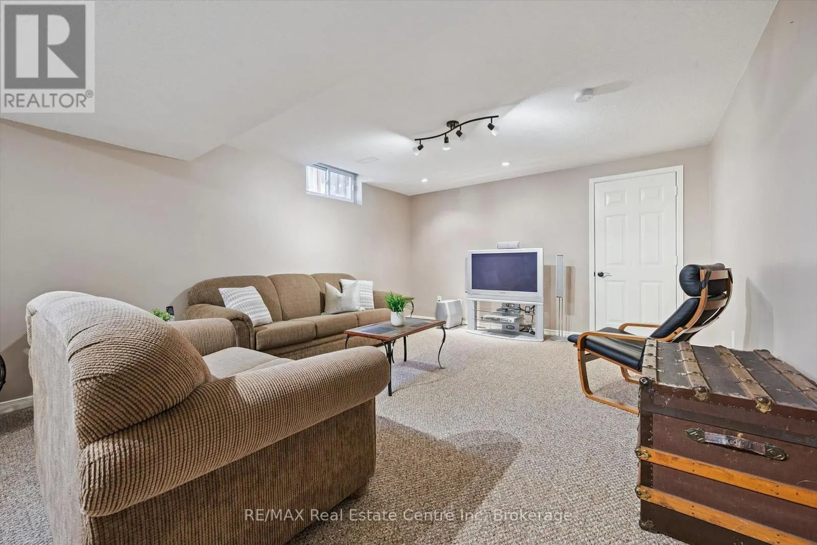 48 ABBEYWOOD CRESCENT