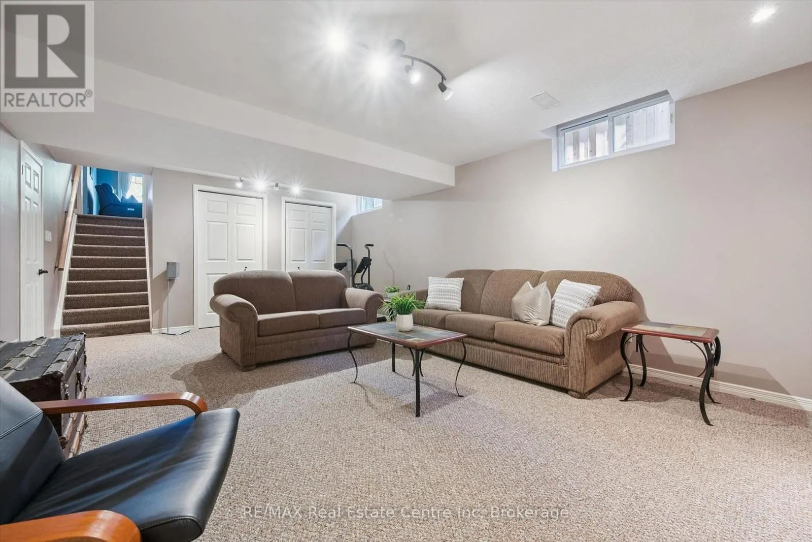 48 ABBEYWOOD CRESCENT