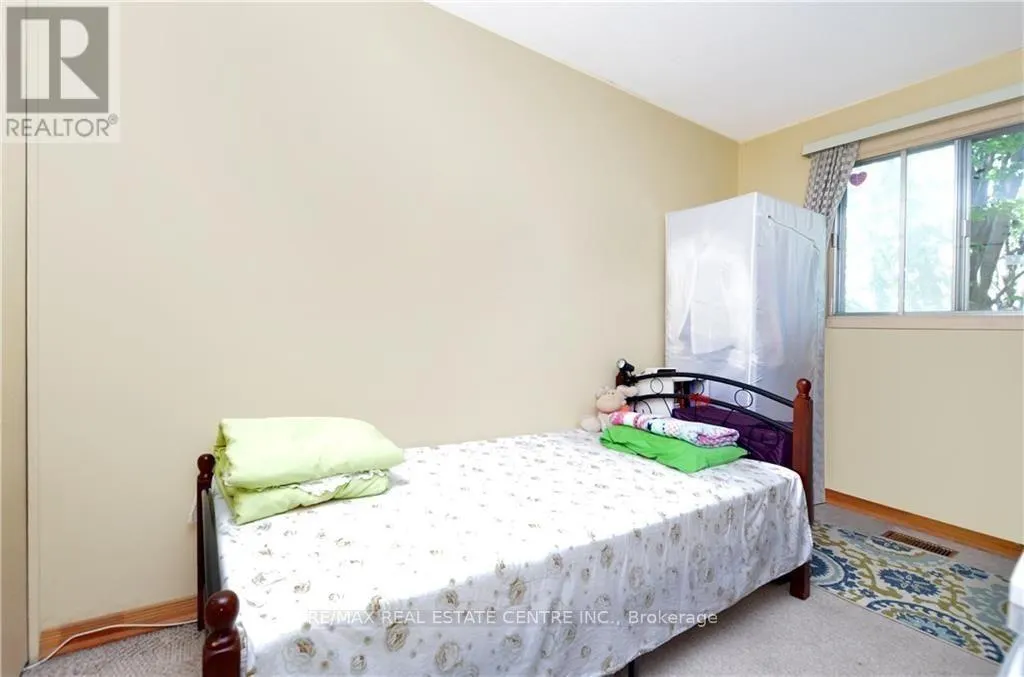 960 MEADOWLANDS DRIVE