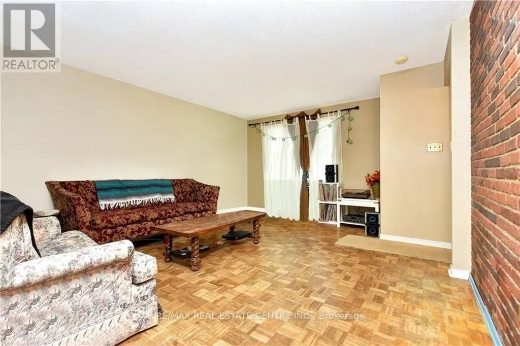960 MEADOWLANDS DRIVE