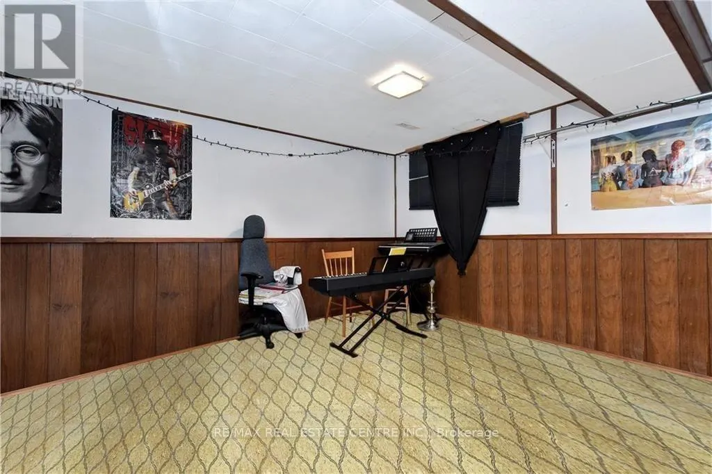 960 MEADOWLANDS DRIVE