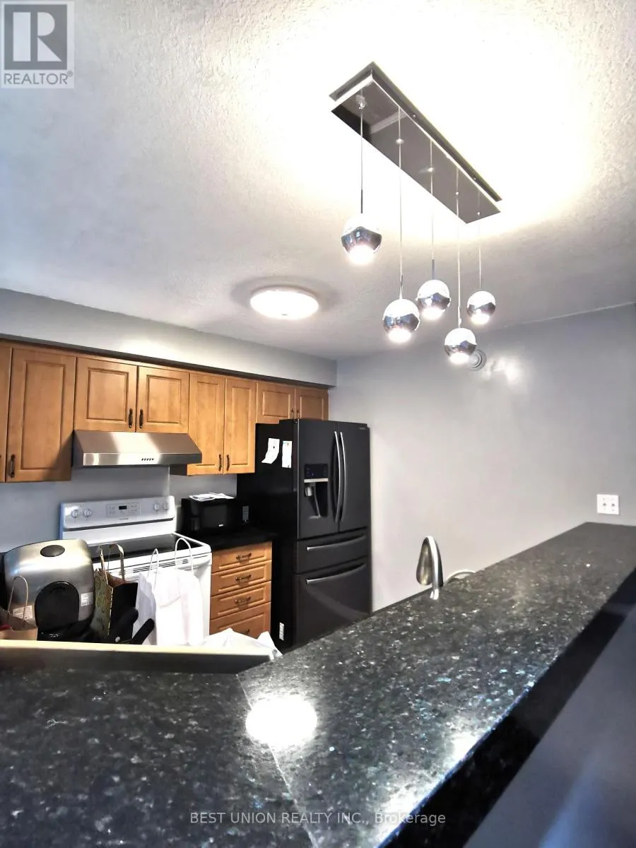 229 FEATHERSTONE CRESCENT