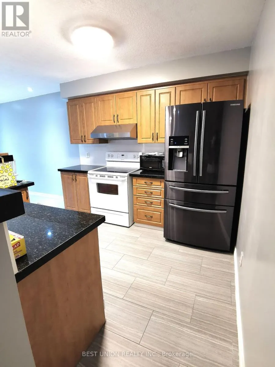 229 FEATHERSTONE CRESCENT