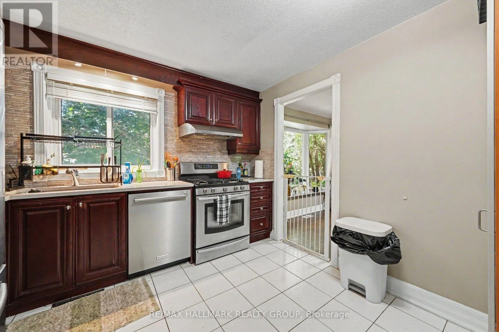 5 LANSFIELD WAY