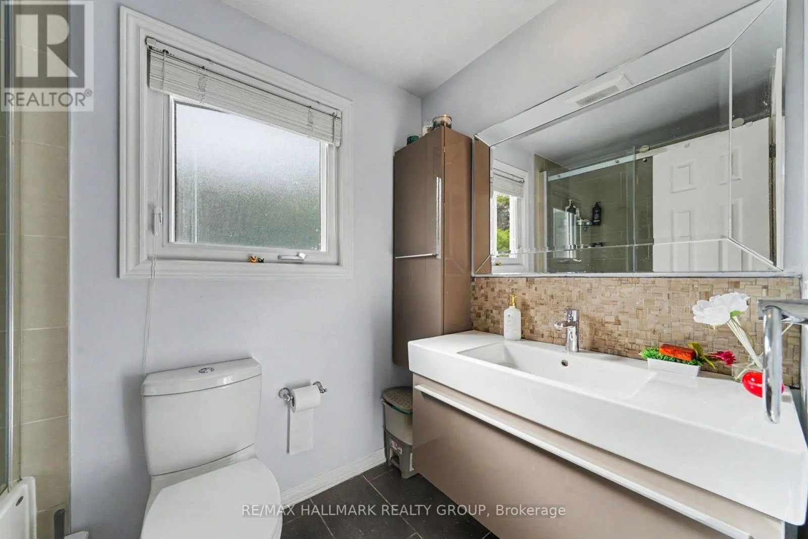 5 LANSFIELD WAY