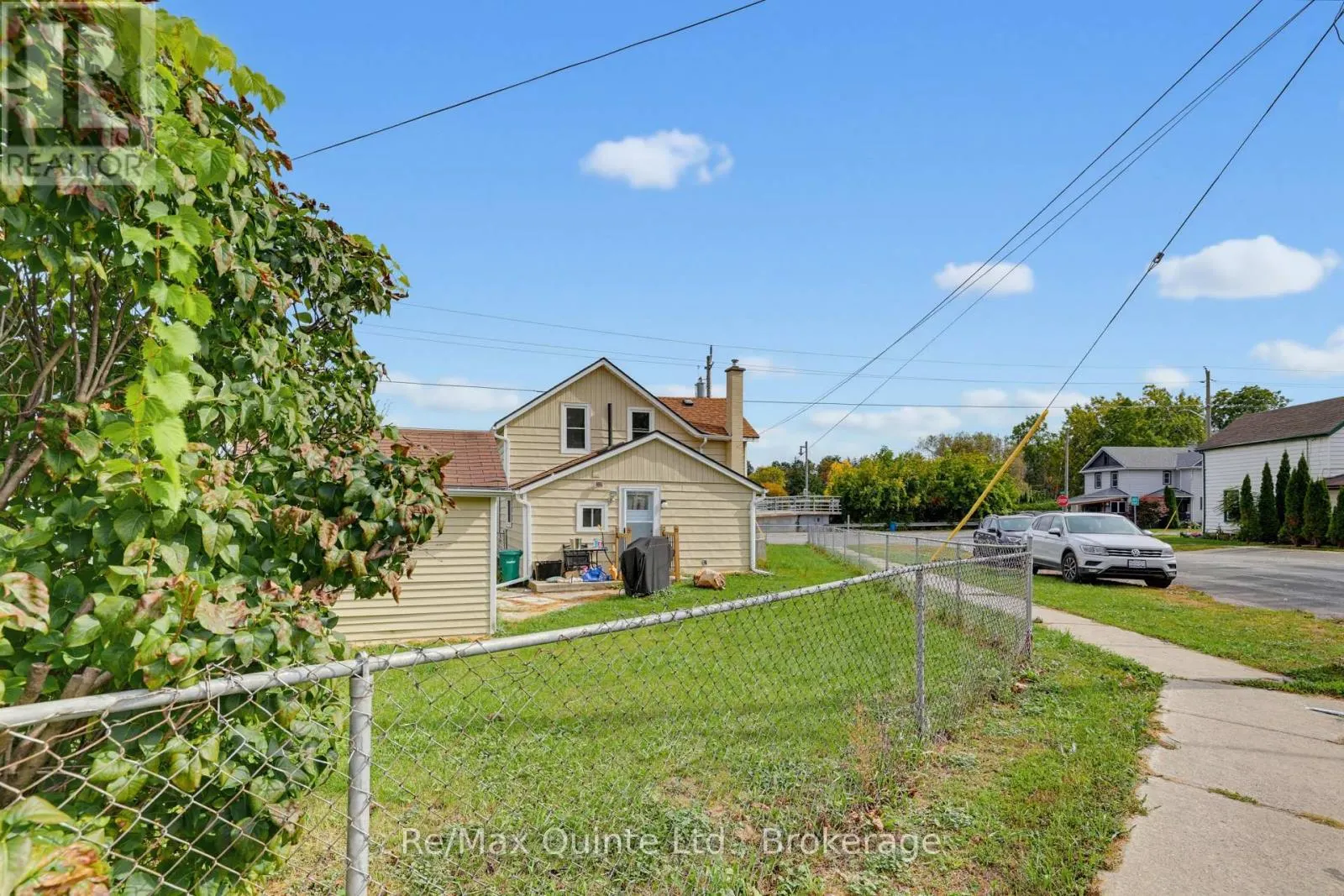 84 MOIRA STREET E