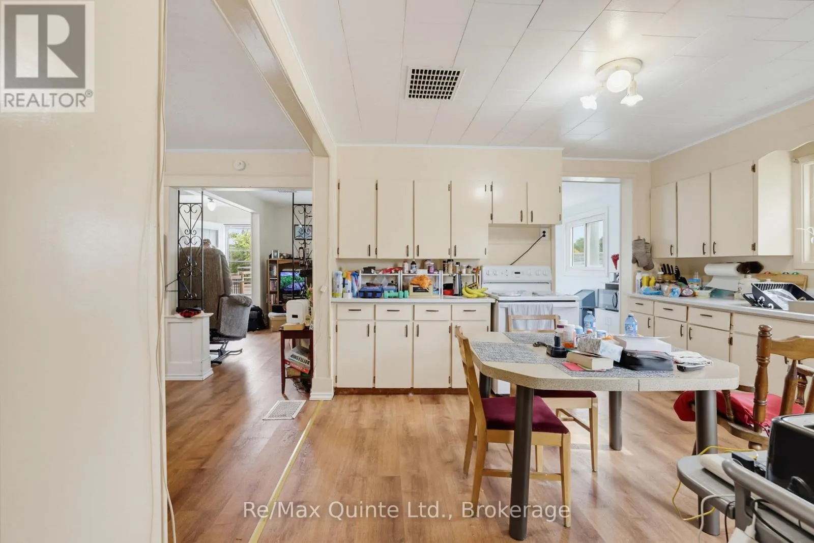 84 MOIRA STREET E