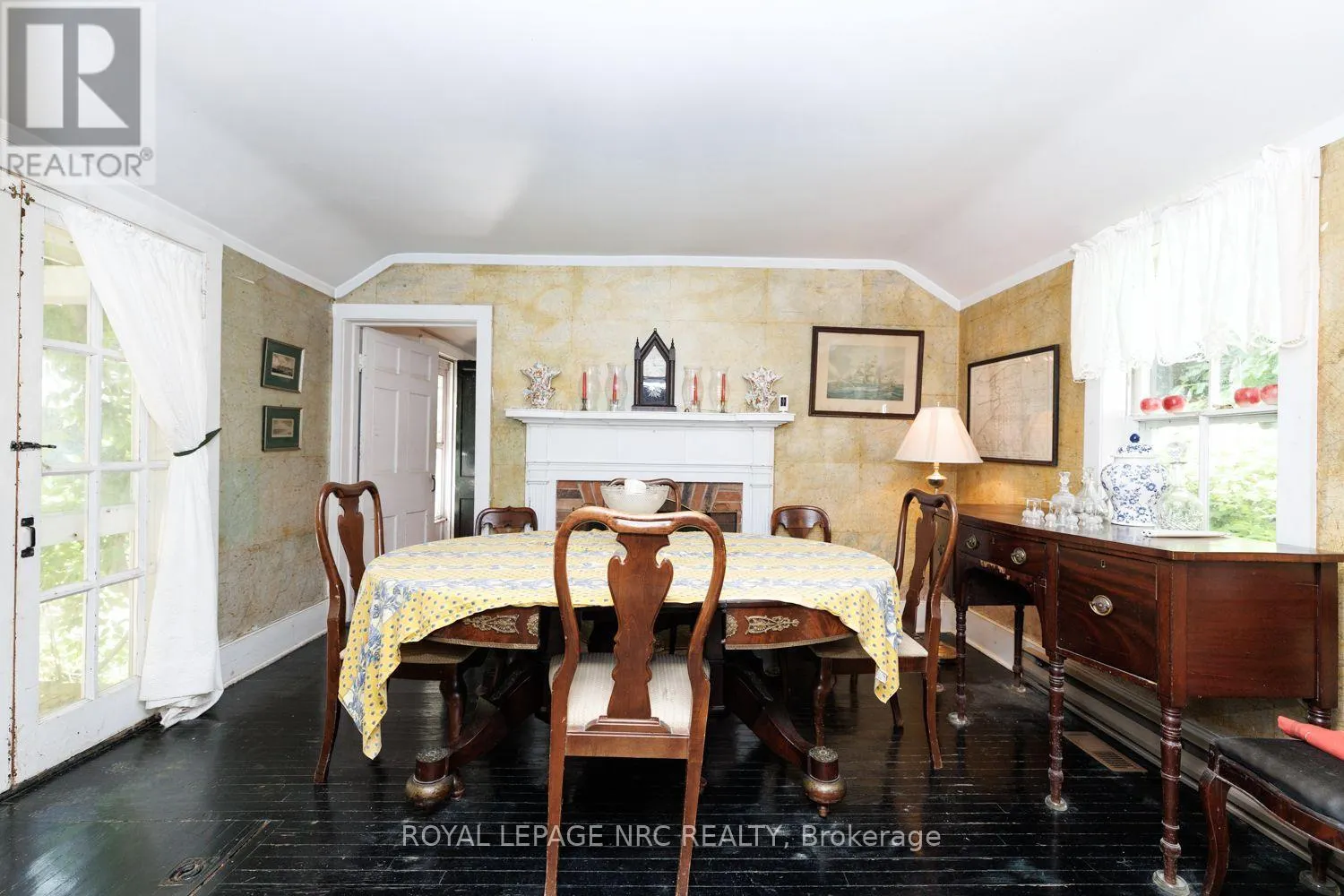 292 JOHNSON STREET S