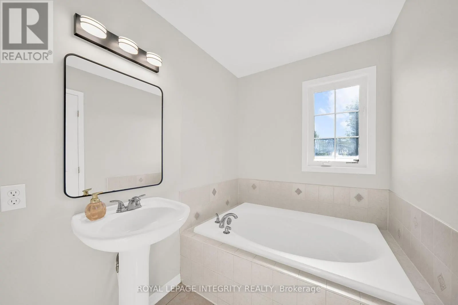 3 BINBURY WAY