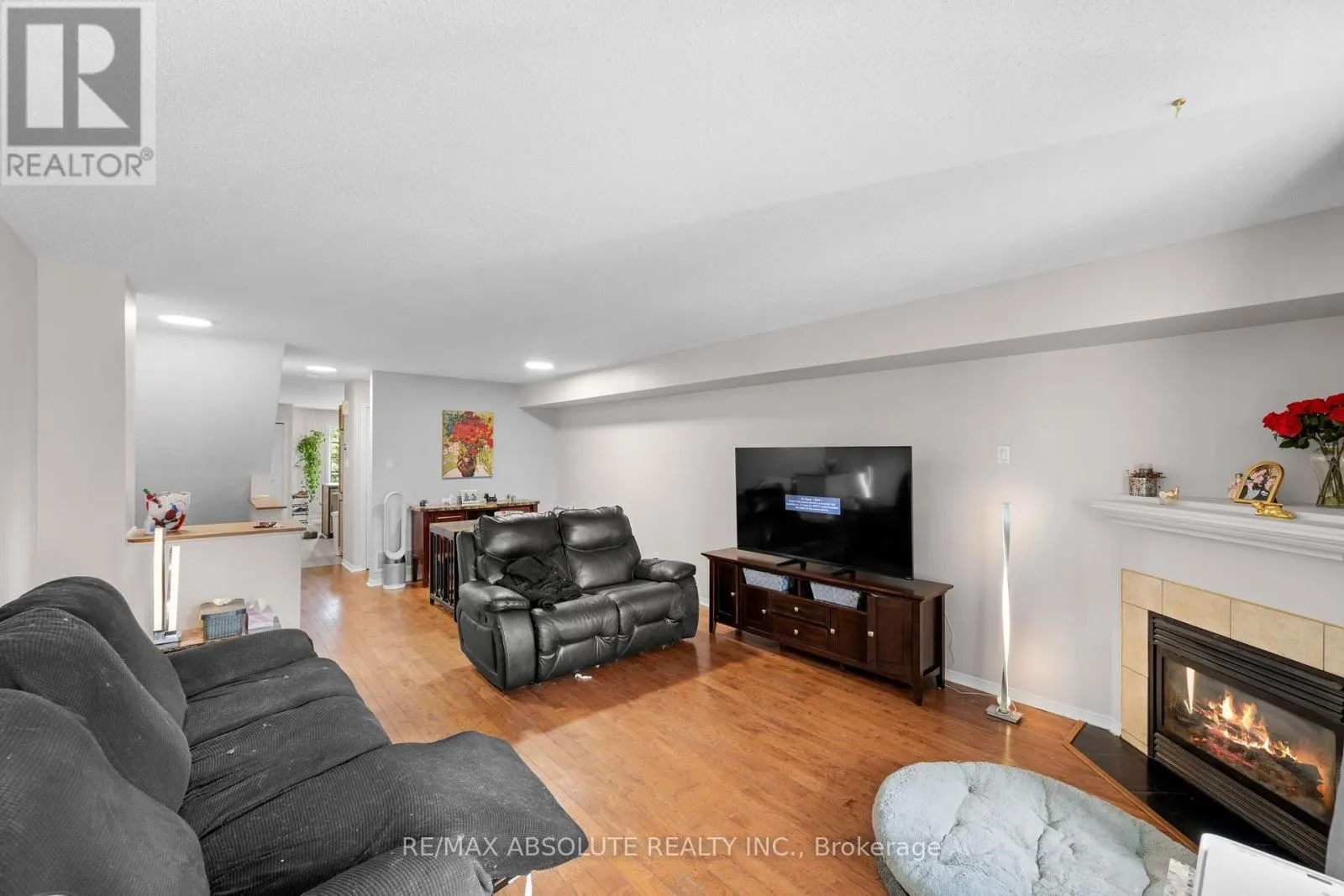 908 LONGFIELDS DRIVE