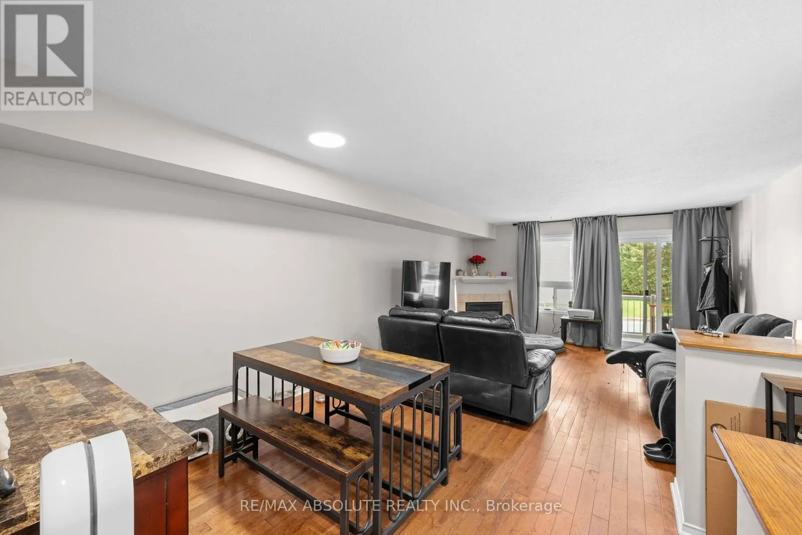 908 LONGFIELDS DRIVE