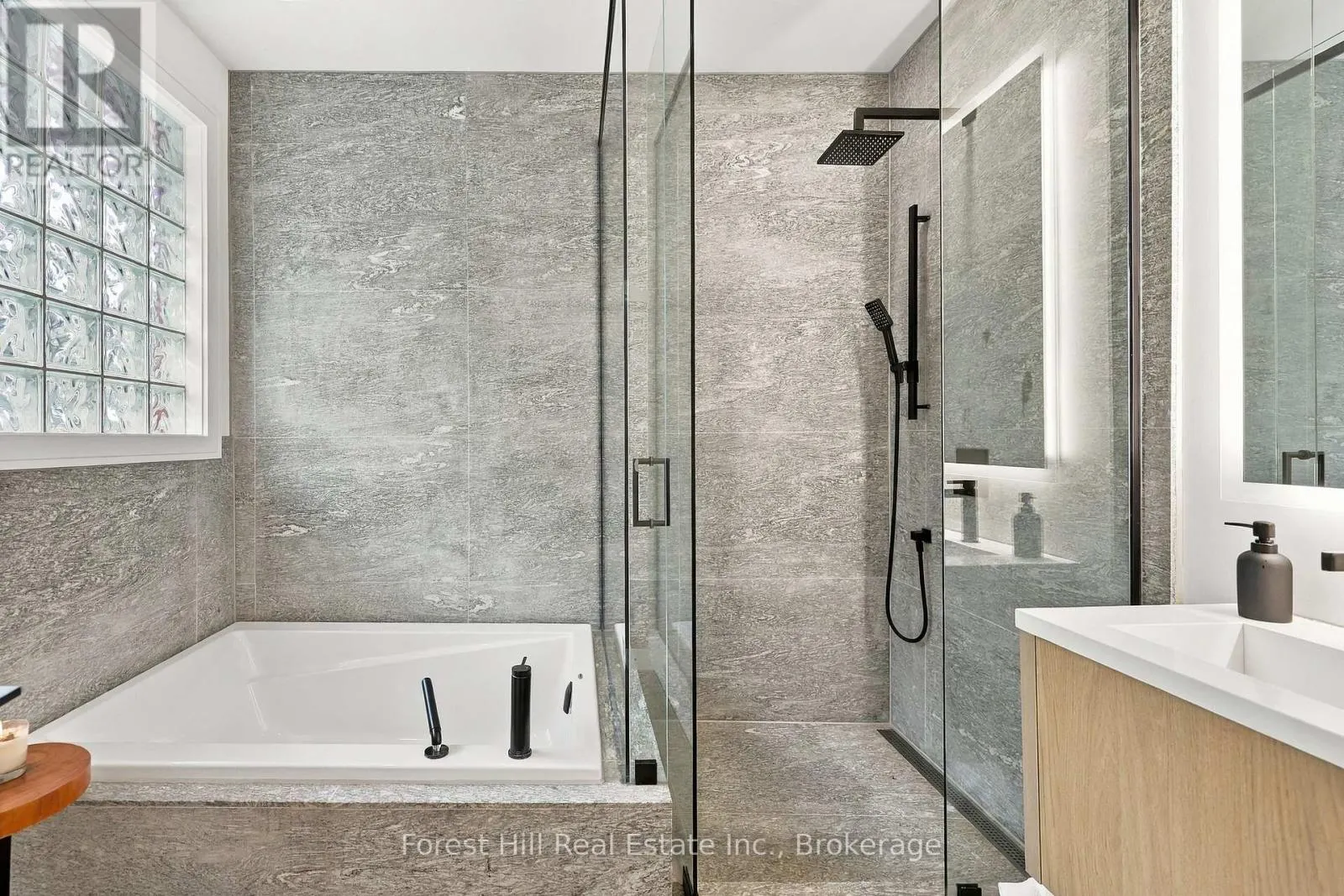 15 - 224 BLUESKI GEORGE CRESCENT #15