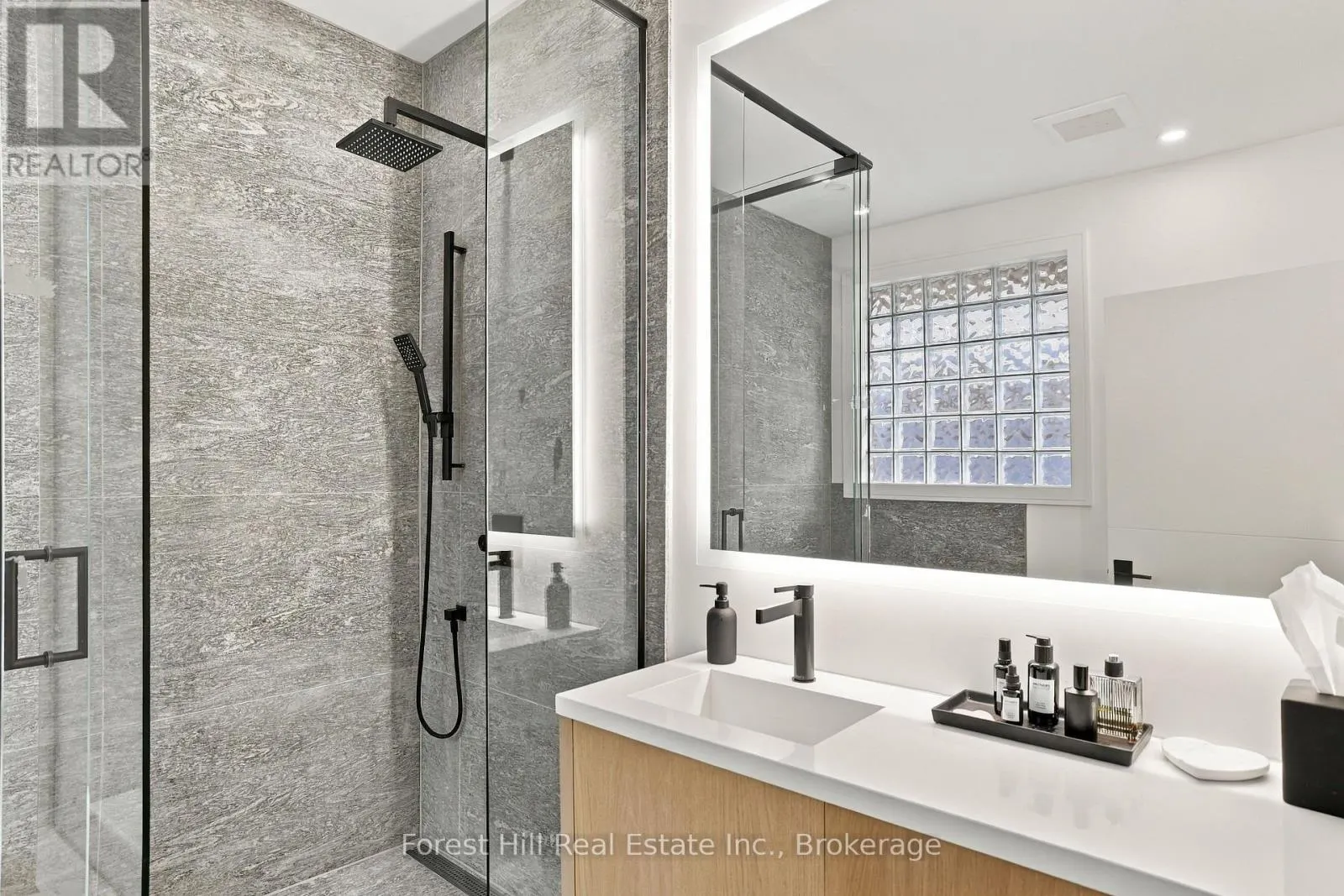 15 - 224 BLUESKI GEORGE CRESCENT #15